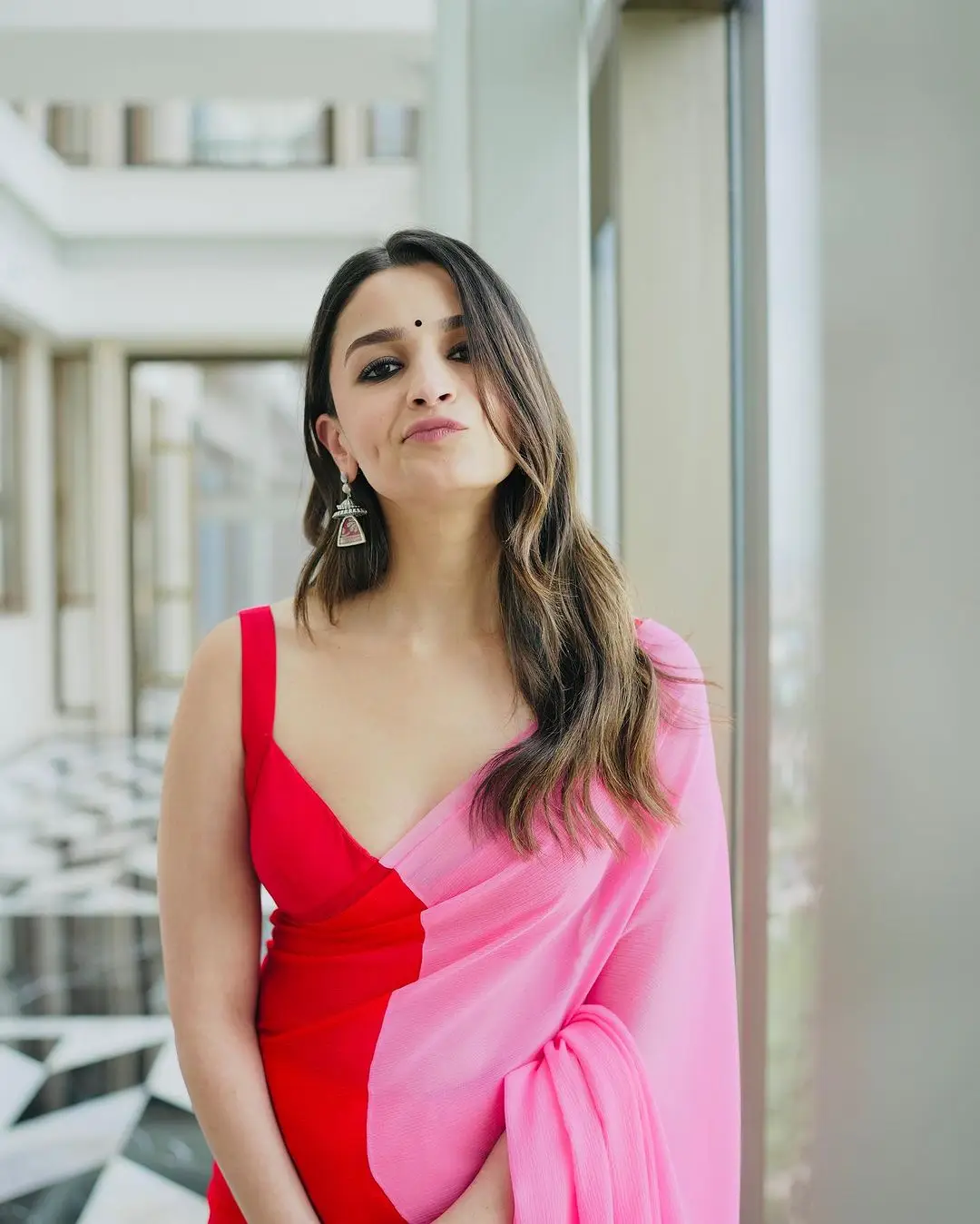 ALIA BHATT PHOTOSHOOT IN PINK SAREE SLEEVELESS BLOUSE 2